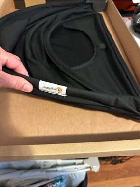 Ergobaby Metro + Black Canopy Hood
